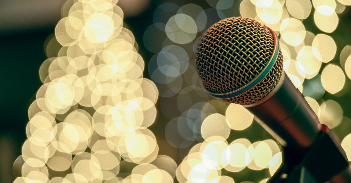 Close-up of a microphone with festive bokeh lights, perfect for holiday celebrations.